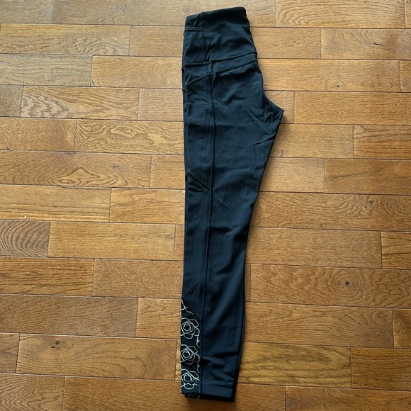 🖤LULULEMON LUCENT ICE QUEEN TIGHT-HIGH RISE-REFLECTIVE-POCKETS-4🖤 - Picture 8 of 16